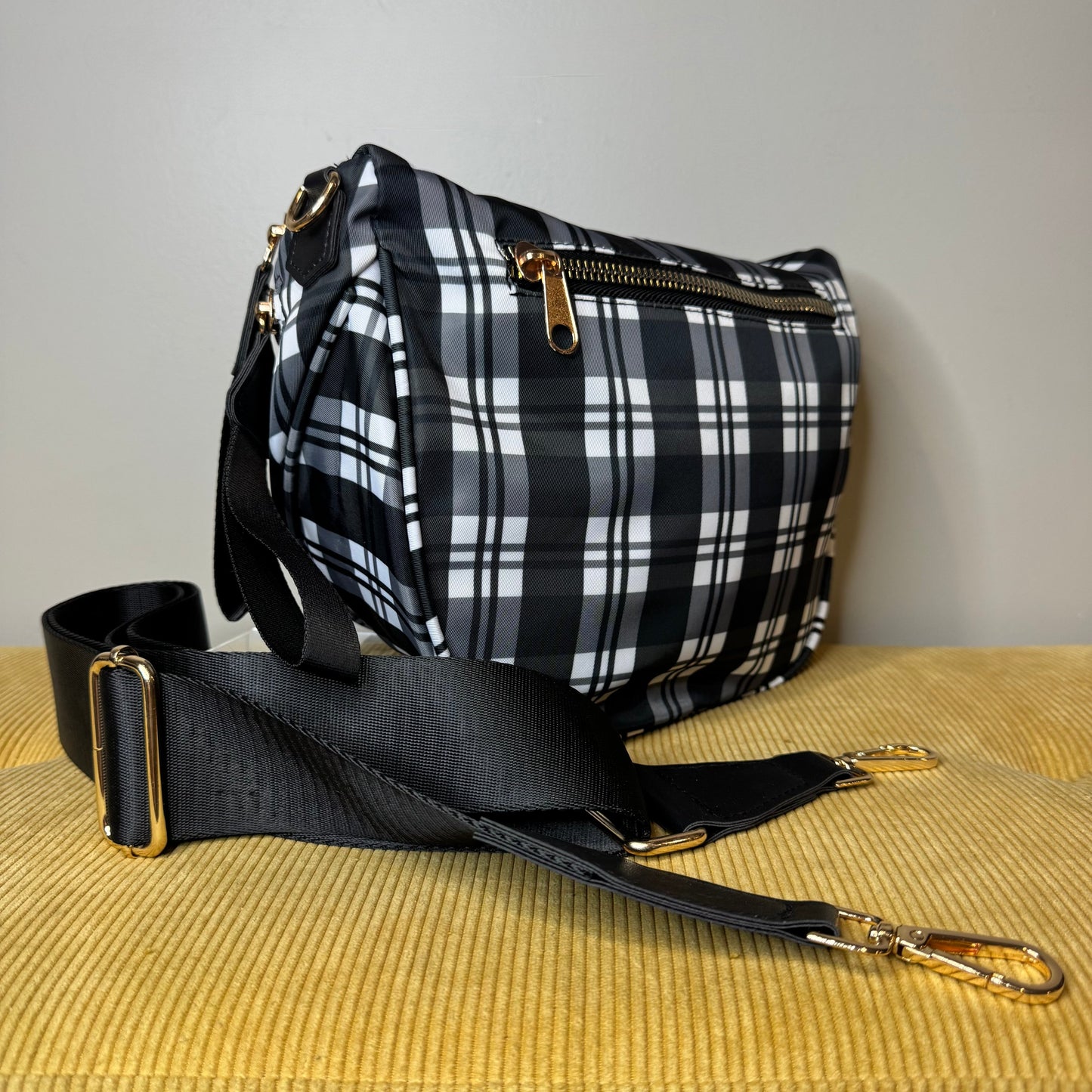 Roni - Nylon Crossbody - Black & White Plaid