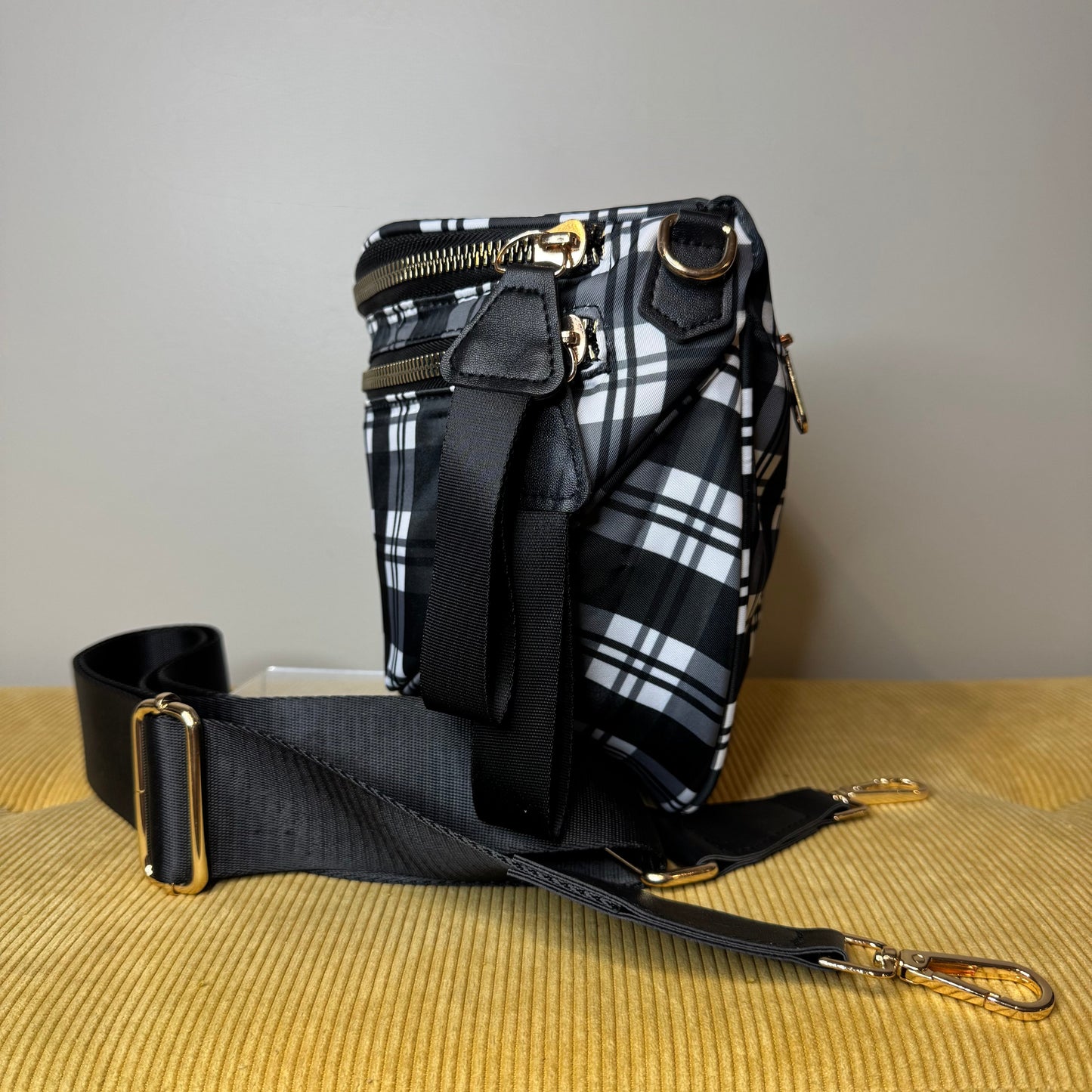 Roni - Nylon Crossbody - Black & White Plaid