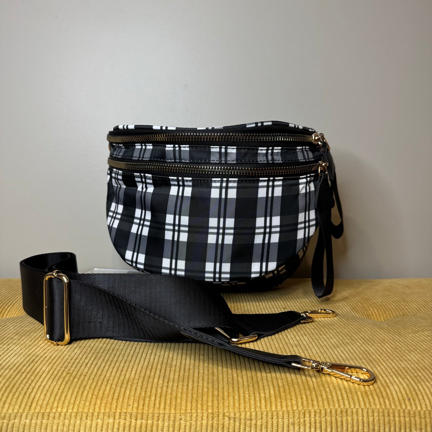 Roni - Nylon Crossbody - Black & White Plaid