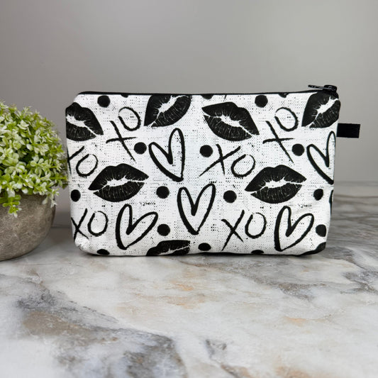 Pouch - XO Heart Lips
